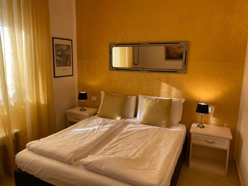 Large Double Room — Betty’s House