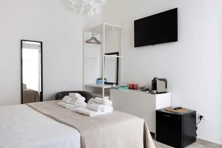 Ampia Camera Matrimoniale — Camere Amé Peschiera del Garda