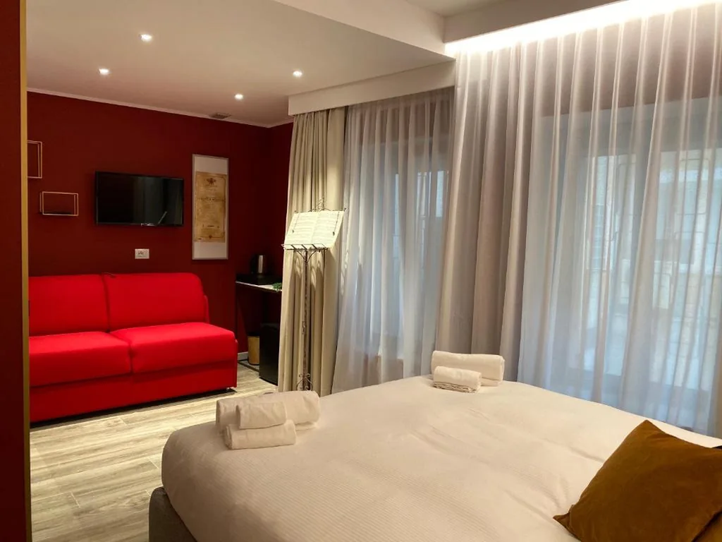 Large Double Room — Dimora del Teatro
