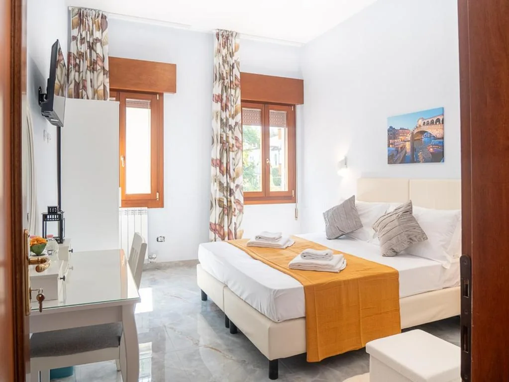 Large Double or Twin Room — Casa Bella Venezia 1
