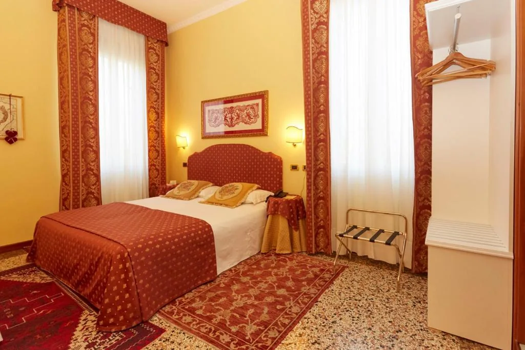Ampia Camera Matrimoniale/Doppia con Letti Singoli — Casa Villa Gardenia – Venice