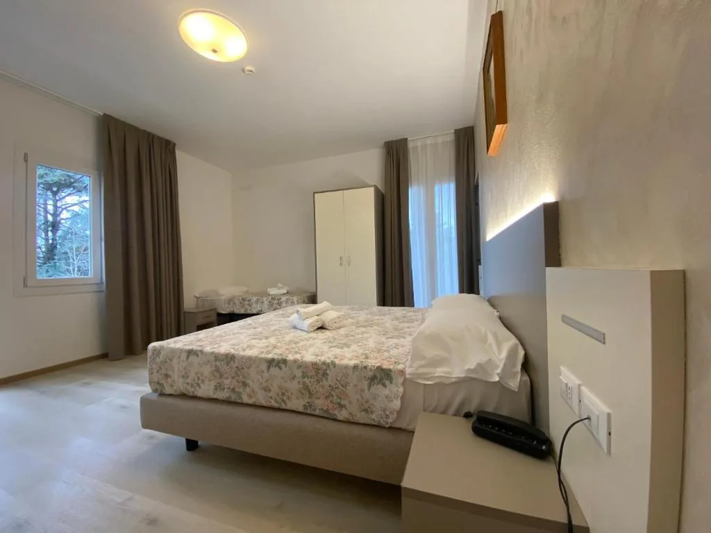Ampia Camera Matrimoniale/Doppia con Letti Singoli — Hotel Lanterna Padova