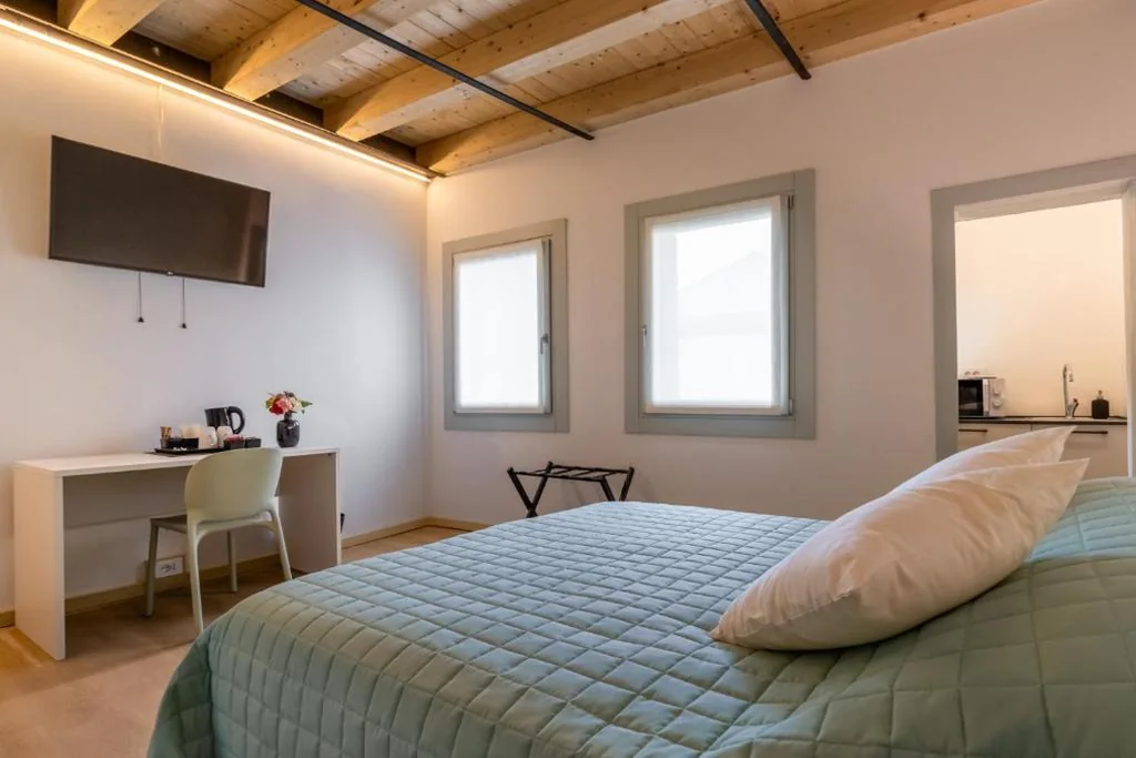 Large Double or Twin Room — La Piazza