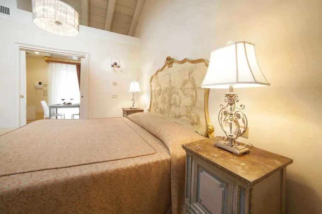 Ampia Camera Matrimoniale/Doppia con Letti Singoli — Relais Fra’ Lorenzo