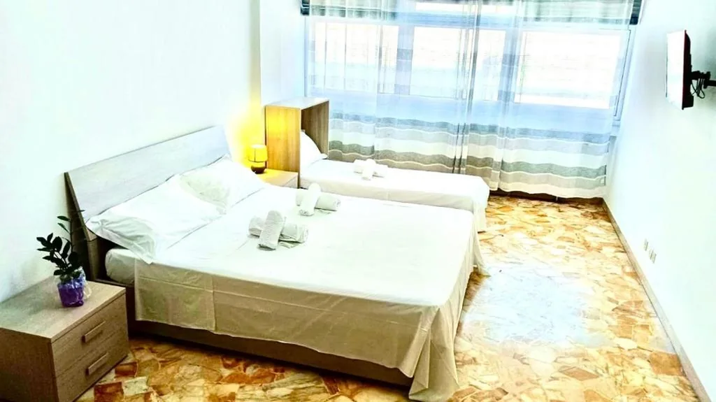 Large Double Room — Happy Stay