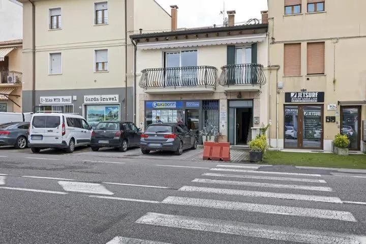 Ampia Camera Matrimoniale — Residenza Amé Peschiera del Garda