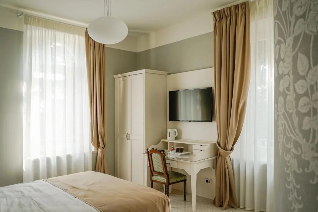 Ampia Camera Matrimoniale — Villa Dafne Valpolicella B&B Adults only, no smoking, no pets