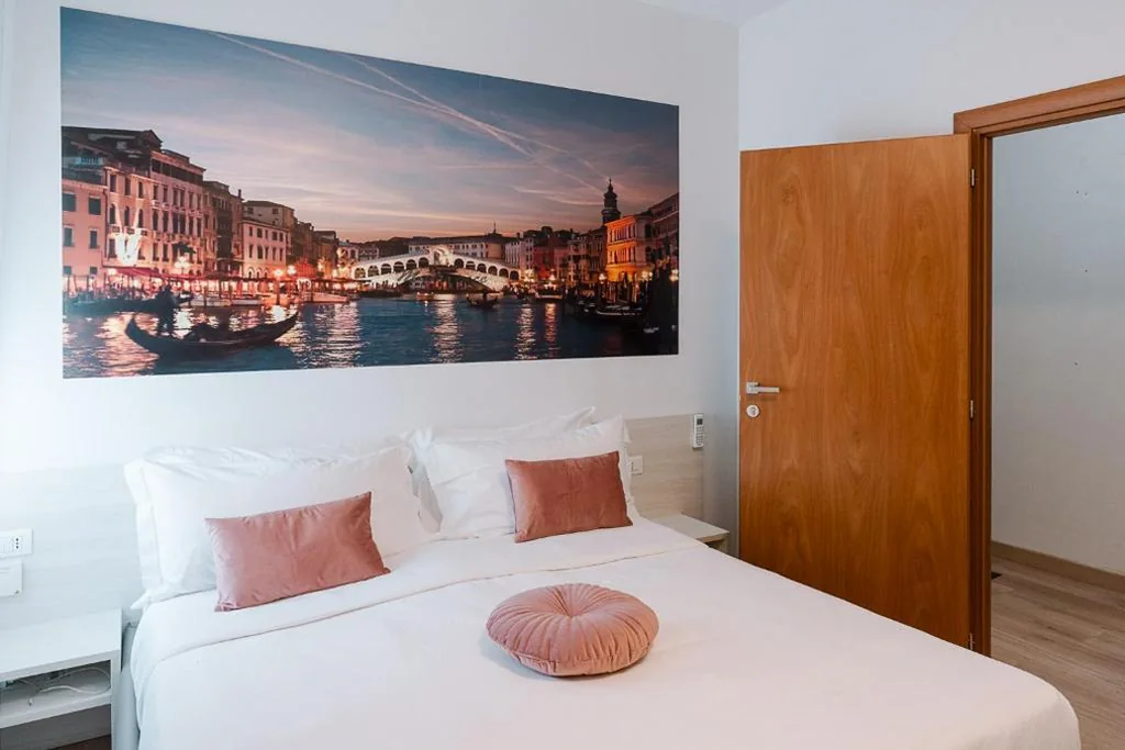 Angela’s Rooms – 10 minutes from VENICE