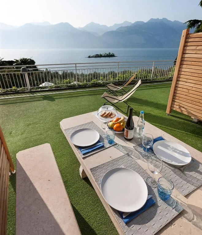 Apartment with Lake View and Terrace — Hotel Roma Aparthotel