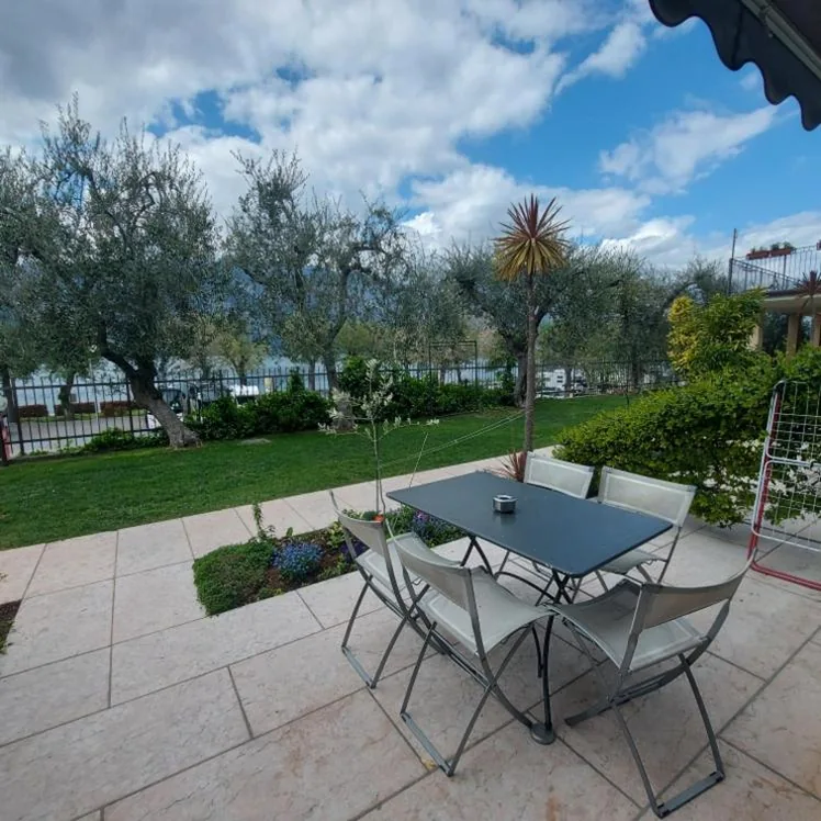 Appartamento con 1 Camera da Letto (6 Adulti) — Villa Treccani Apartments