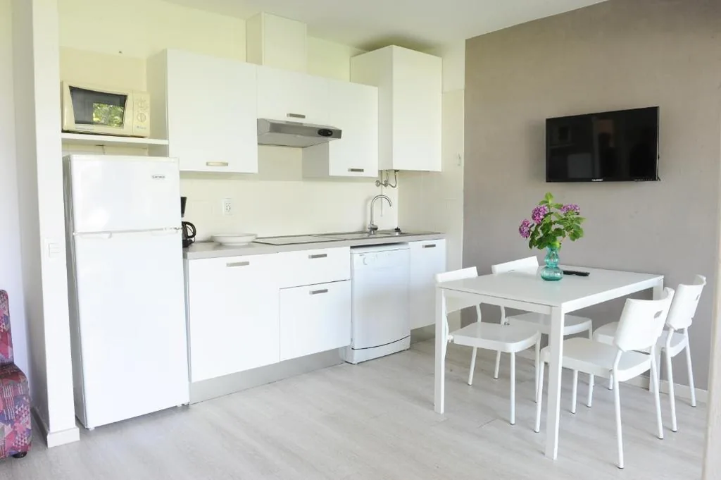 Appartamento con 1 Camera da Letto e Vista Lago — Residence Parco Lago di Garda