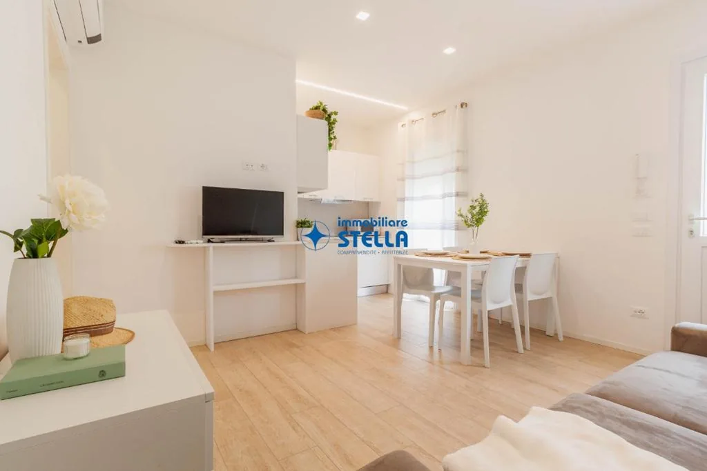 Appartamento con 2 Camere da Letto — Condominio Rossella