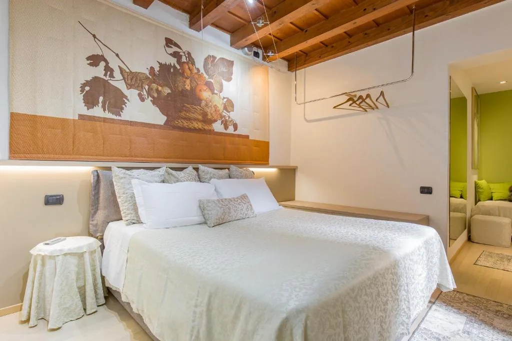 Two-Bedroom Apartment with Sofa Bed (5 Adults) — Vecchia Verona Rooms & Apartments