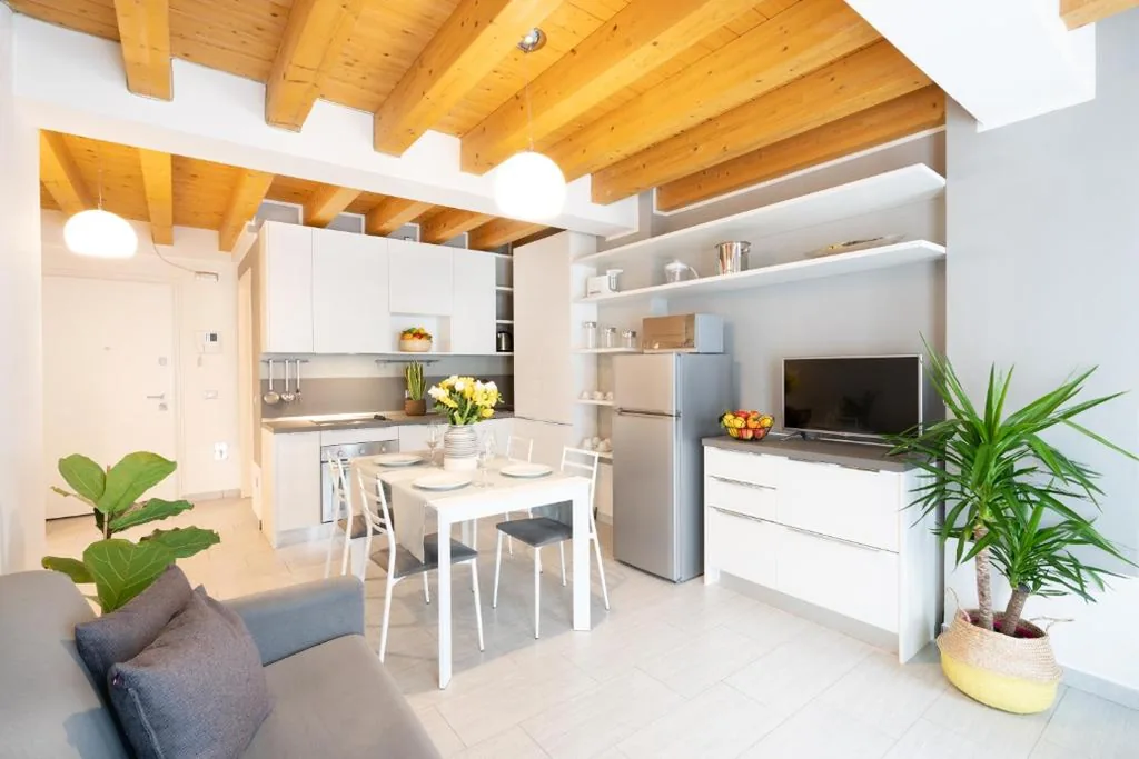 Appartamento con 2 Camere da Letto e Terrazza al Piano Terra — Ca’ Degli Antichi Giardini Apartments