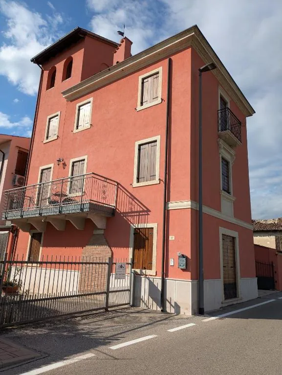 Appartamento con 2 Camere da Letto e Terrazza — La Finestra Sul Castello