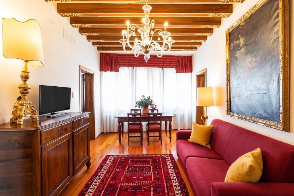 Two-Bedroom Apartment with Canal View — Palazzo Schiavoni Residenza d’epoca & Suite-Apartments