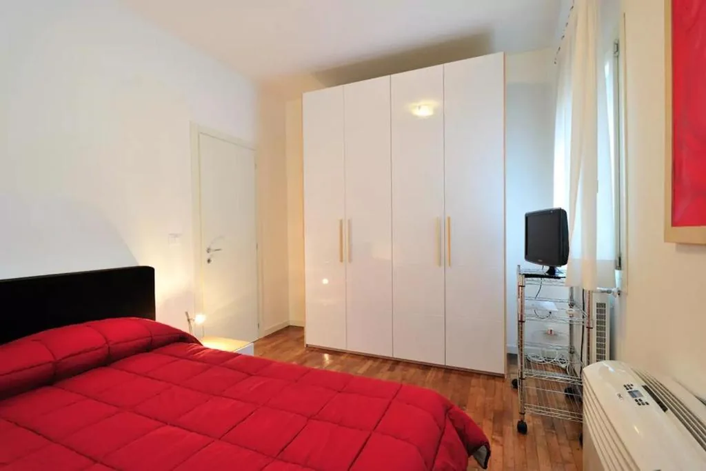 Two-Bedroom Apartment - Separate Building - Cannaregio 3345D — Al Portico Guest House