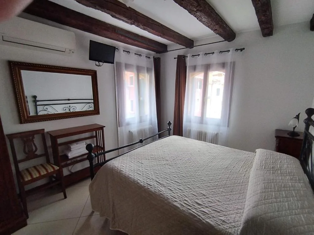 Two-Bedroom Apartment — Sweet Venice – checkin at “Alloggi SS Giovanni e Paolo”