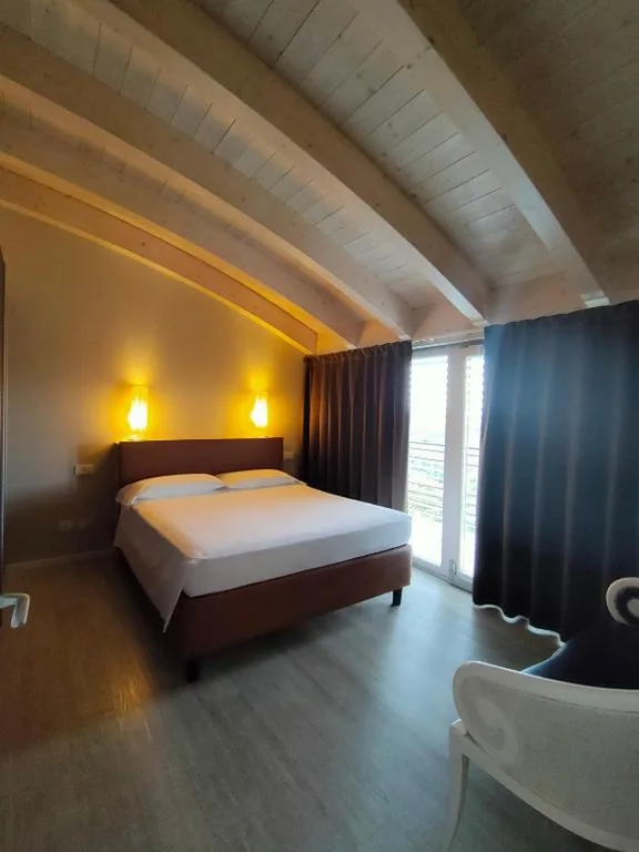 Appartamento con Terrazza e Balcone — Nuova Opera Rooms & Apartments
