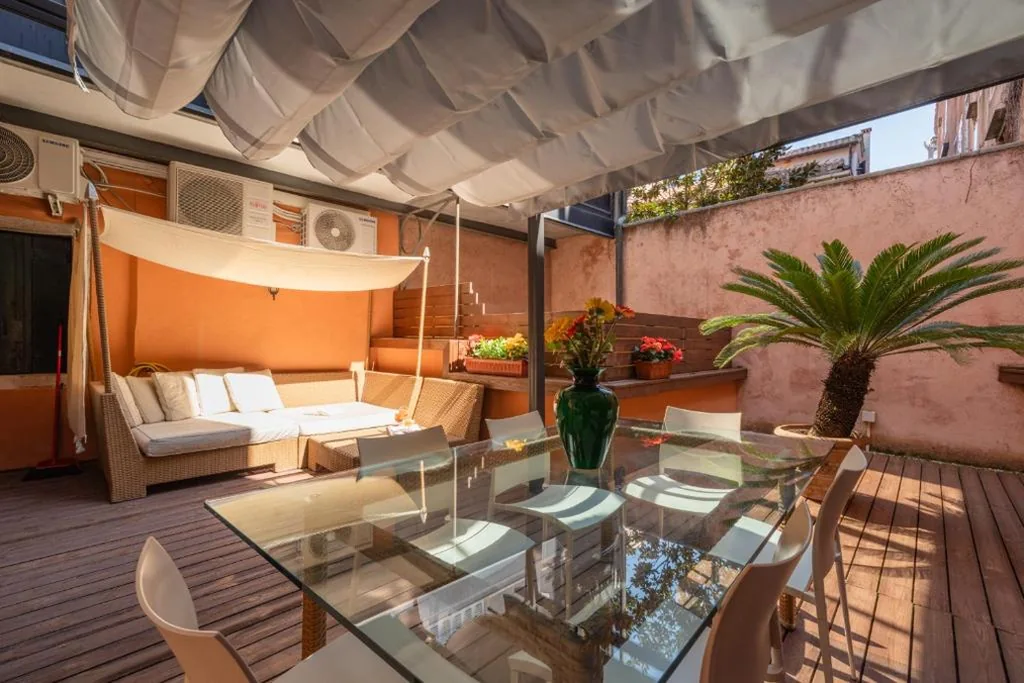 Appartamento con Terrazza - Edificio Separato — Palazzo Paruta & Wellness Suites