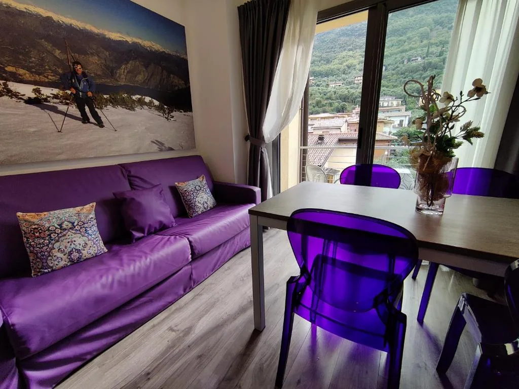 Appartamento Deluxe con 2 Camere da Letto, 3 Balconi e Vista Lago e Montagna — Gardesana Active Apartments