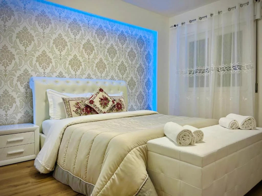 Deluxe Two-Bedroom Apartment — Blue Deluxe Venice
