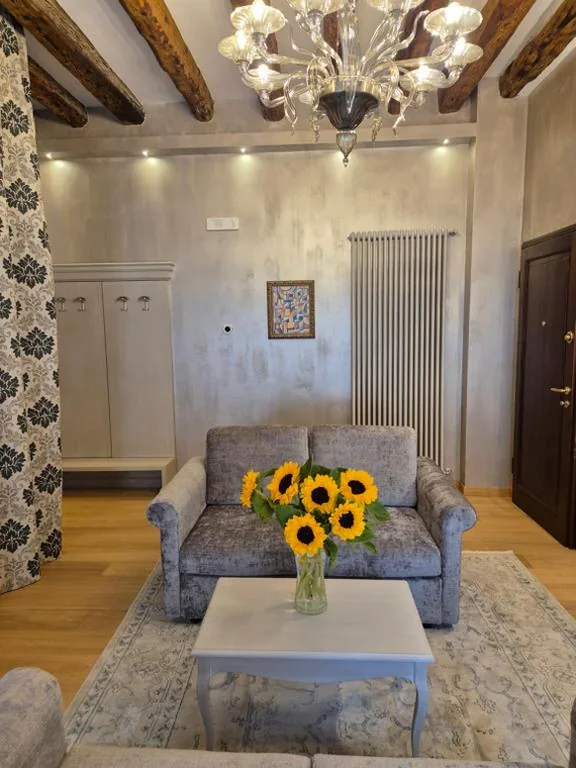 Two-Bedroom Deluxe Apartment with Balcony — Alla Vite Dorata