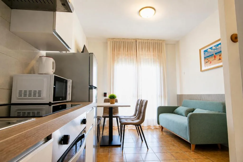 Deluxe Two-Bedroom Apartment with Balcony — Residence Columbia