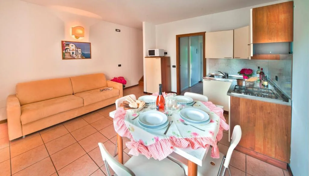 One-Bedroom Apartment over 2 Levels — Residence Corte Delle Rose