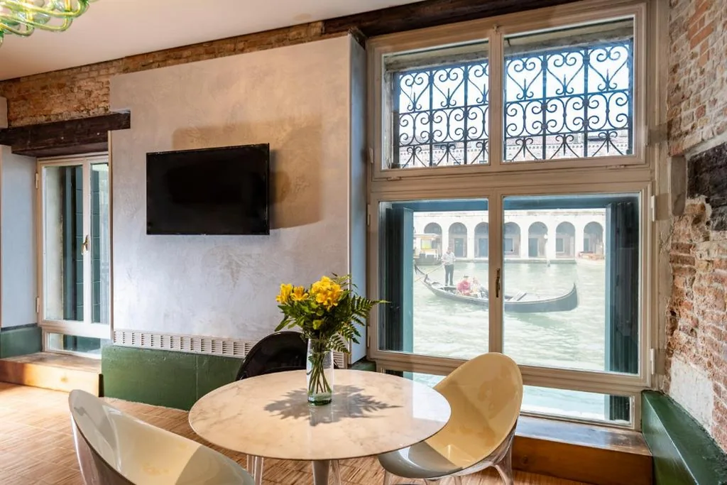 Apartment on the Grand Canal — Locanda Leon Bianco on the Grand Canal