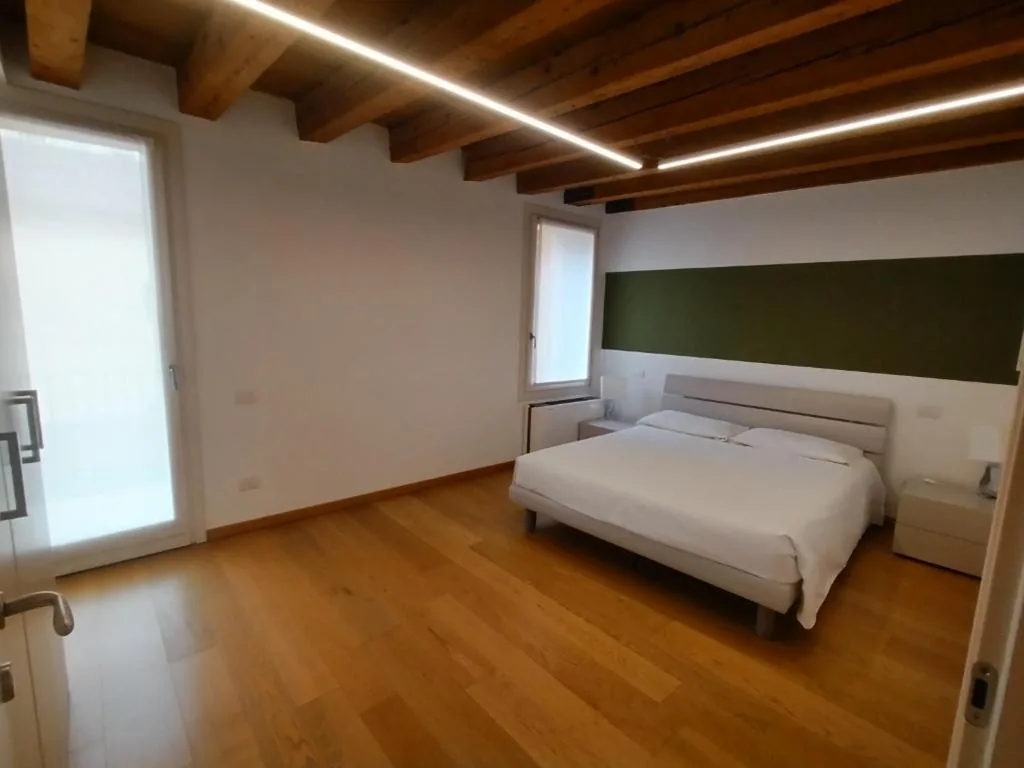 Superior One-Bedroom Apartment with Balcony — Residenza Della Samaritana
