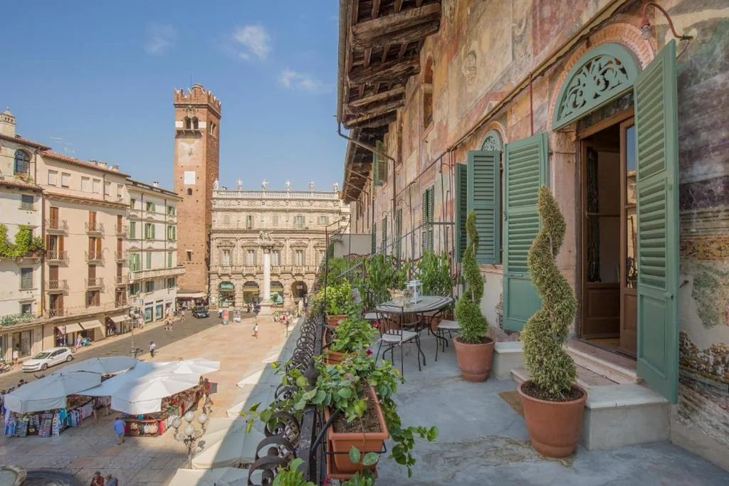 Appartamento Superior con 2 Camere da Letto, Terrazza e Vista Città — Corte Realdi Suites Piazza Erbe