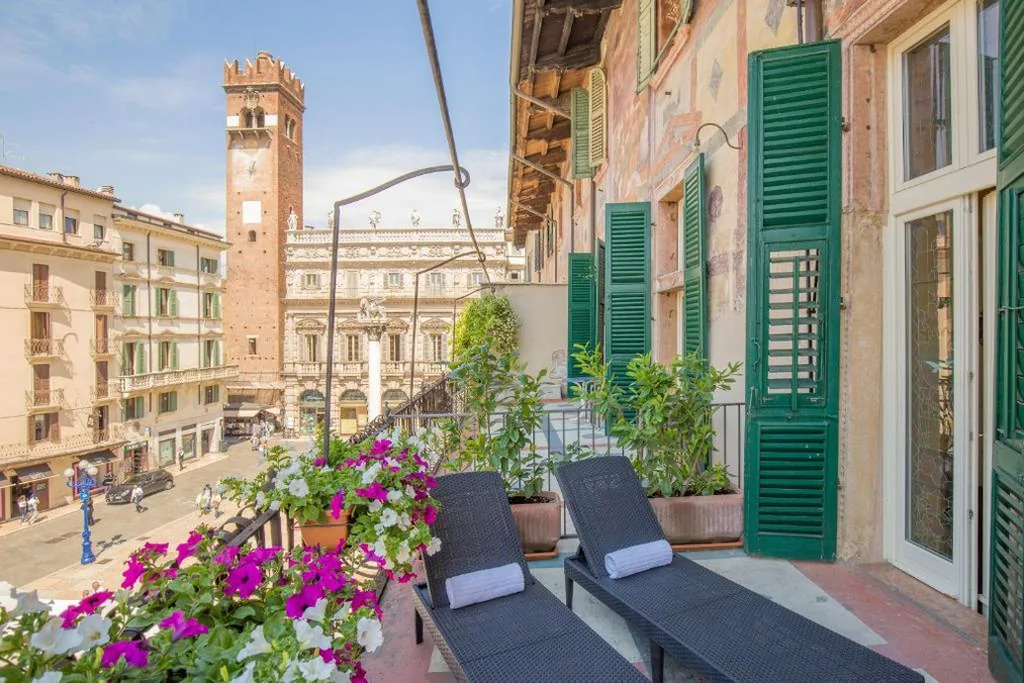 Appartamento Superior con Terrazza e Vista Città — Corte Realdi Suites Piazza Erbe