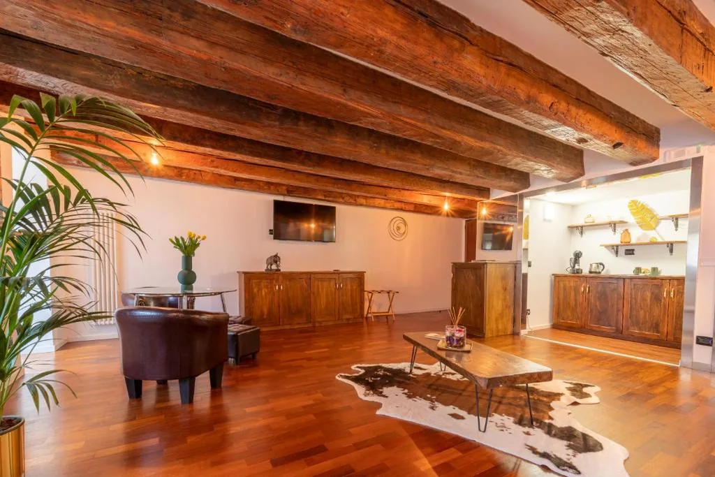 Aurelia Luxury – Piazza delle Erbe — foto 5