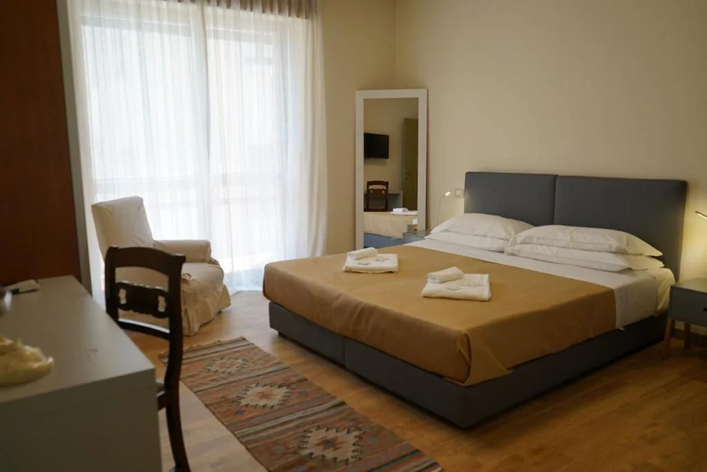Avenue Rooms