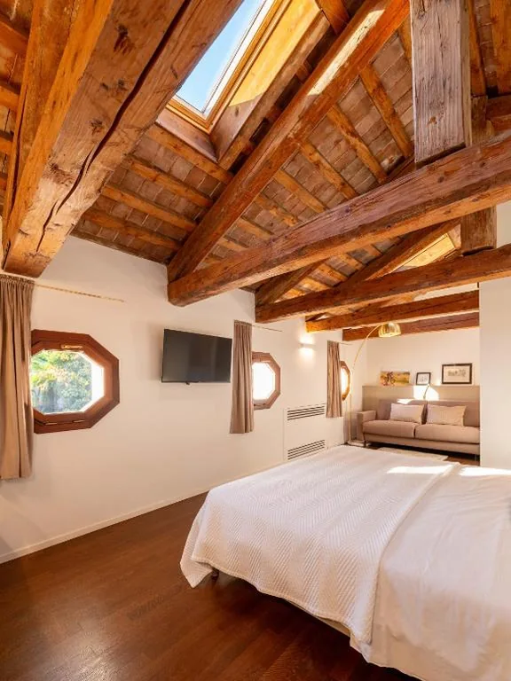 Bassano Club House