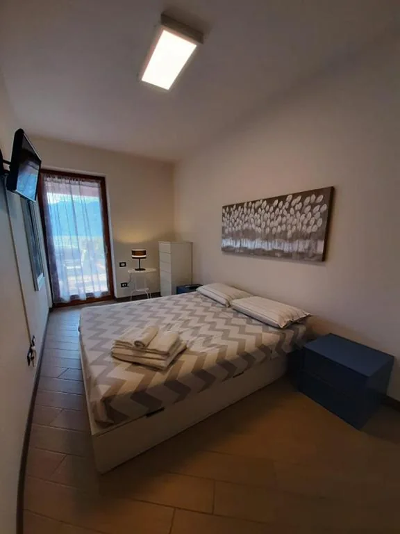 BMP APARTMENT DELUXE 2 JACUZZI RISCALDATA PRIVATA vista Lago di Garda