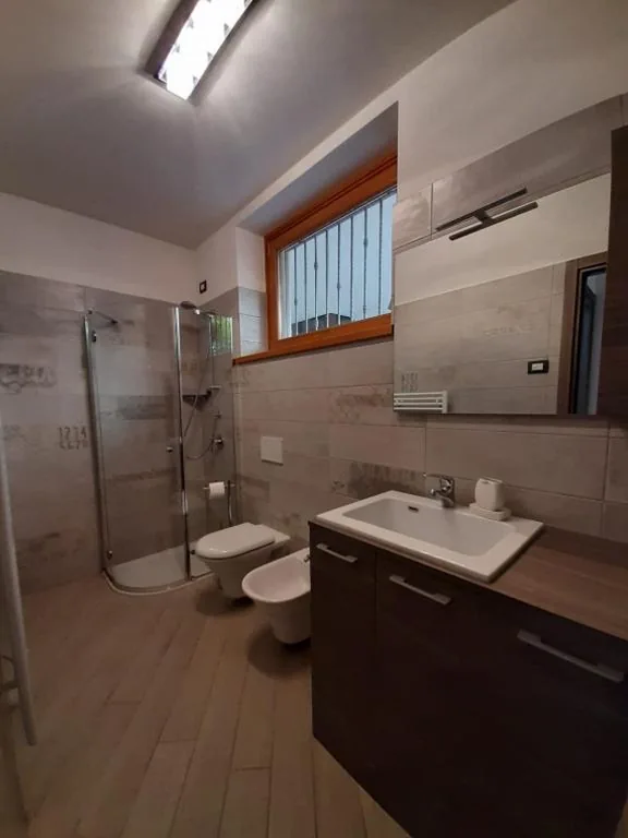 BMP APARTMENT DELUXE 2 JACUZZI RISCALDATA PRIVATA vista Lago di Garda — foto 7