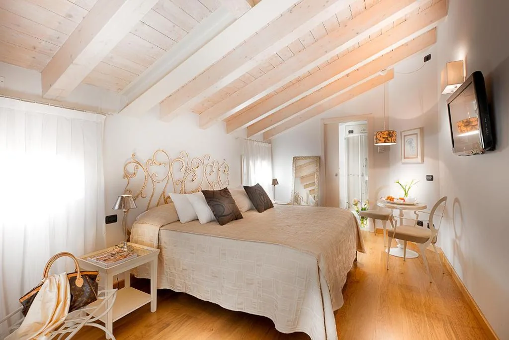 Boutique Room