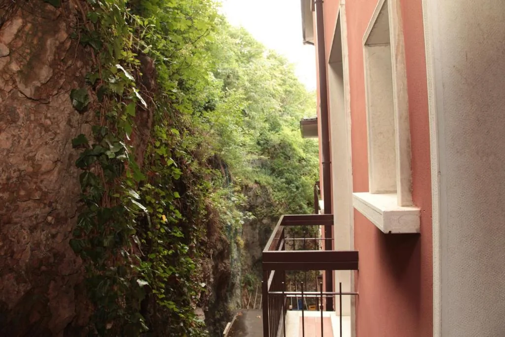 Budget Double Room with Rock Wall view — Hotel Merano
