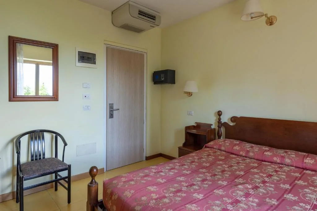 Camera Basic Doppia con Letti Singoli — Centro Vacanze La Limonaia