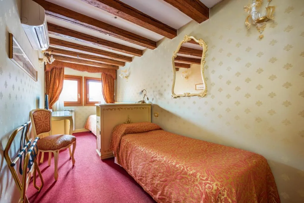 Camera Budget Doppia con Letti Singoli — Locanda Al Leon