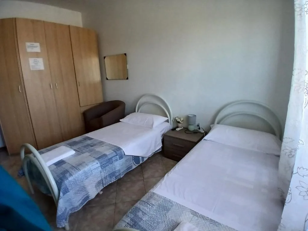 Camera Budget Doppia con Letti Singoli — Venice Holiday Apartment