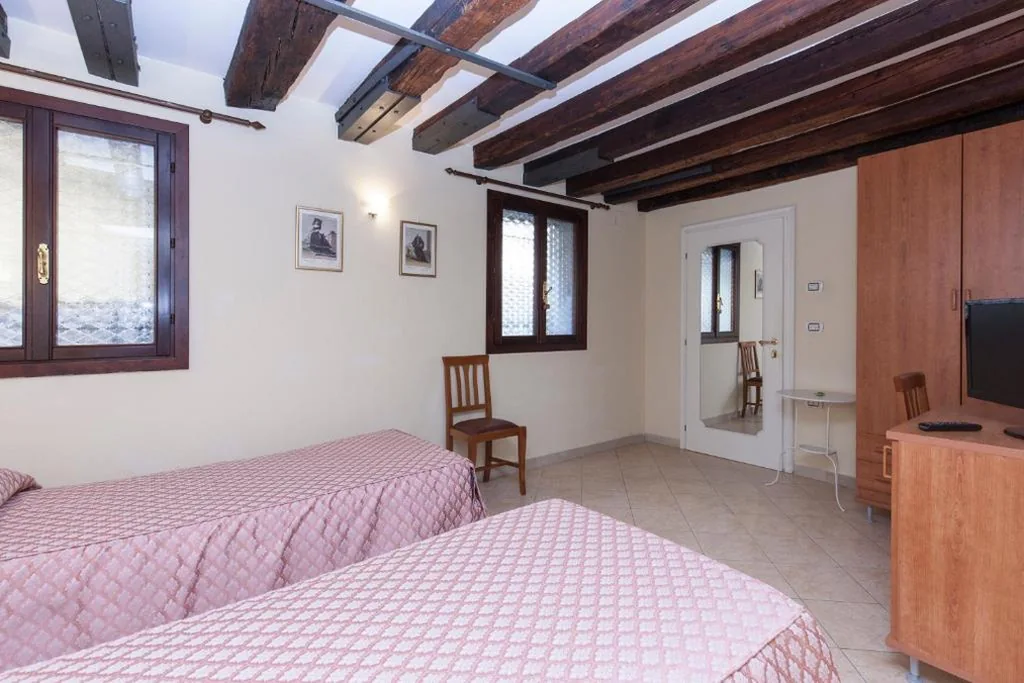 Budget Double or Twin Room — Casa Del Melograno