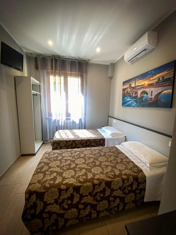 Camera Budget Matrimoniale/Doppia con Letti Singoli — Hotel Arena