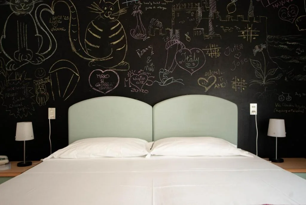 Budget Double or Twin Room — Hotel Peler