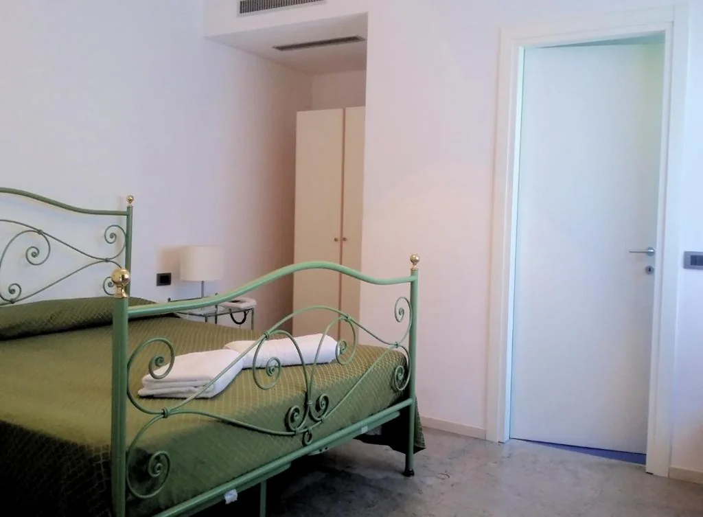 Camera Budget Matrimoniale/Doppia con Letti Singoli - Depandance — Hotel Sorriso