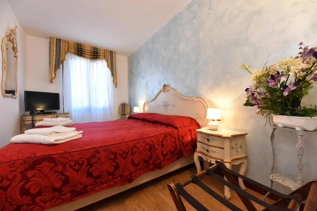 Budget Double or Twin Room — Locanda Casa Martini