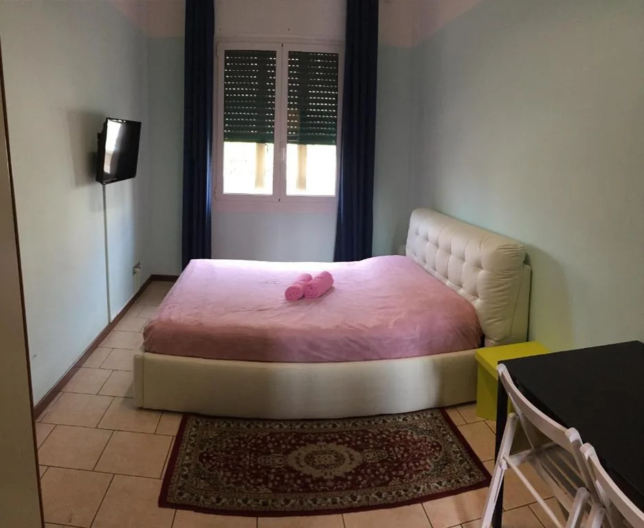 Camera Budget Matrimoniale/Doppia con Letti Singoli — Nightstars B&B