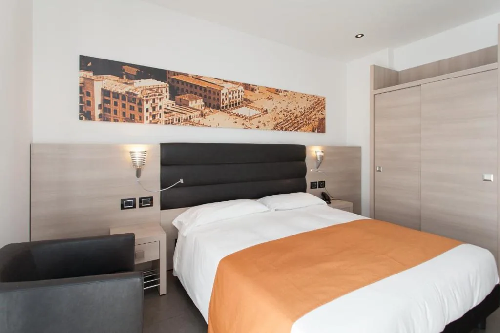 Classic Double or Twin Room with Partial Sea View — Hotel Adlon